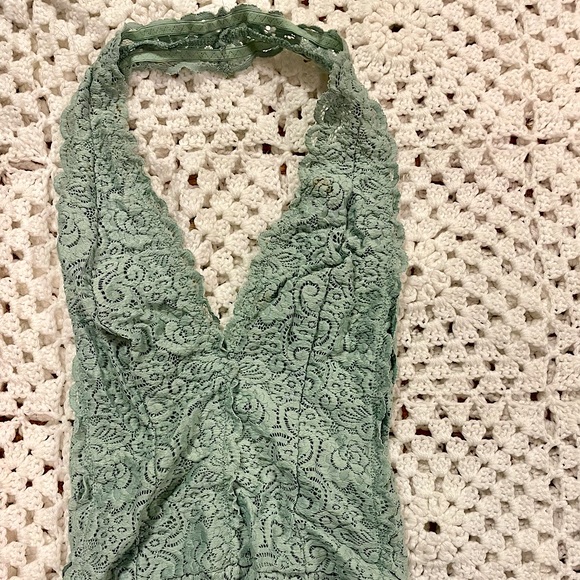 💓Wishlist💓 Lacey low neck&back bodysuit. Size S/M - Picture 5 of 7